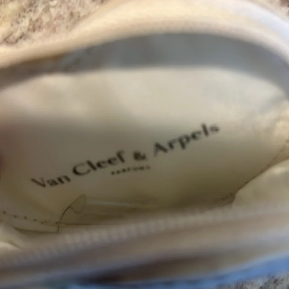 VAN CLEEF & ARPELS very rare “First” mini heart coin purse. - Picture 7 of 8